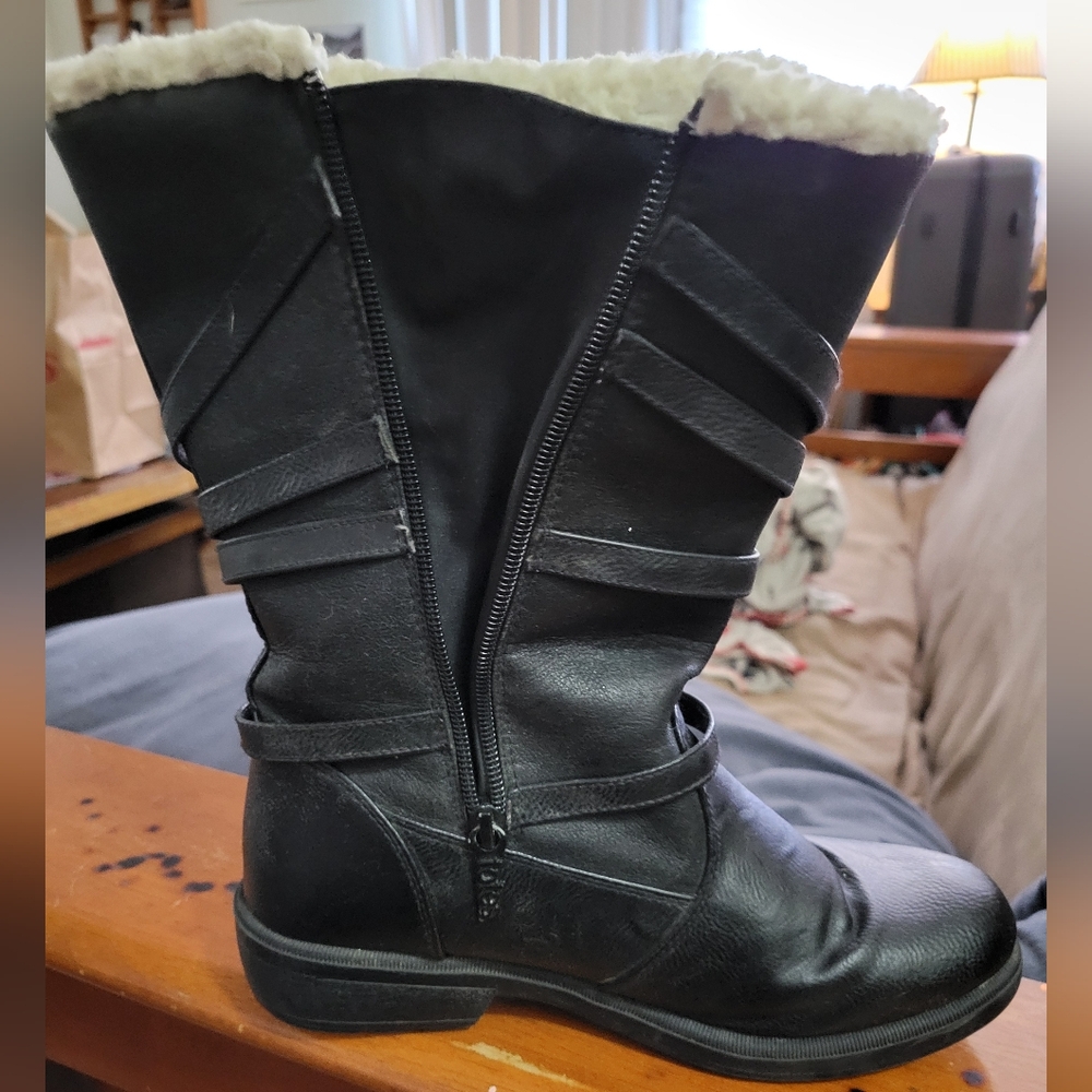 3/20$*Black Strappy Knee-High Boots - Picture 10 of 10